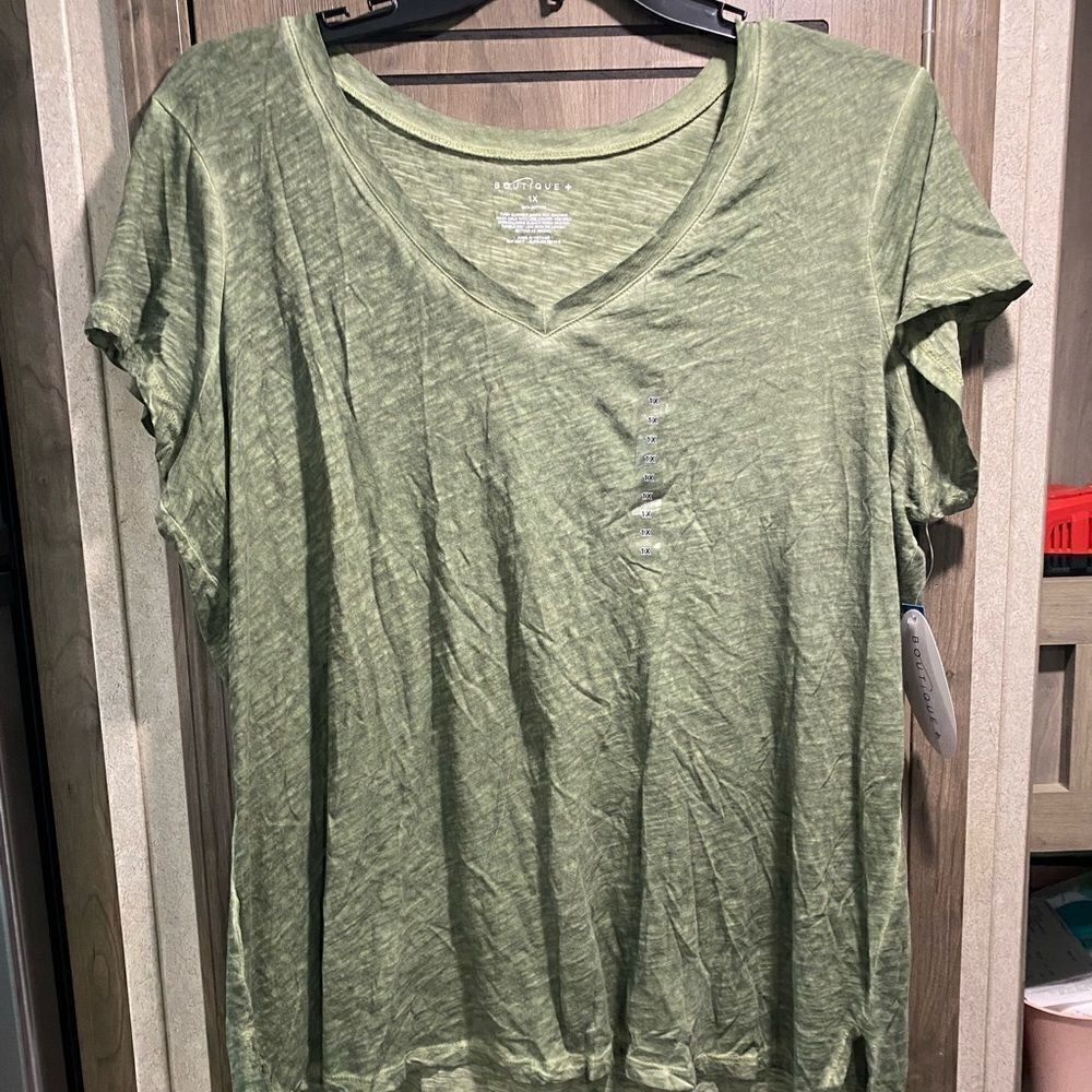 *NWT* Women’s Boutique Rifle Green 1X Shirt